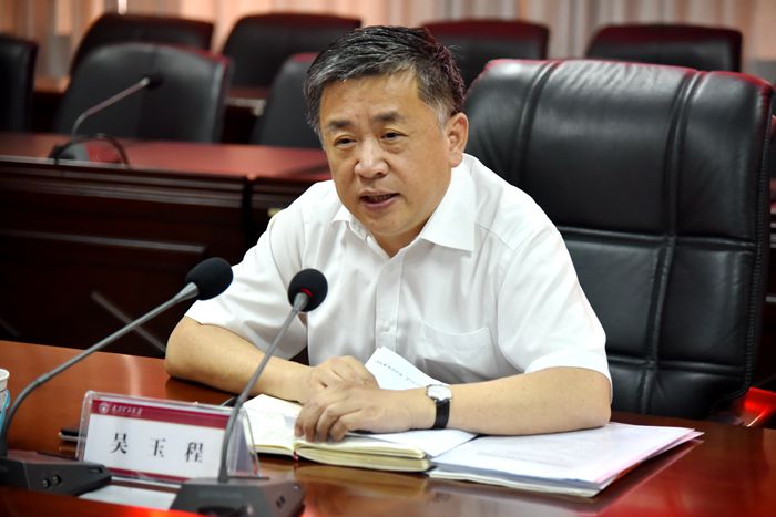 沈兴全在会议中传达了中共中央办公厅及山西省委相关文件精神,并对